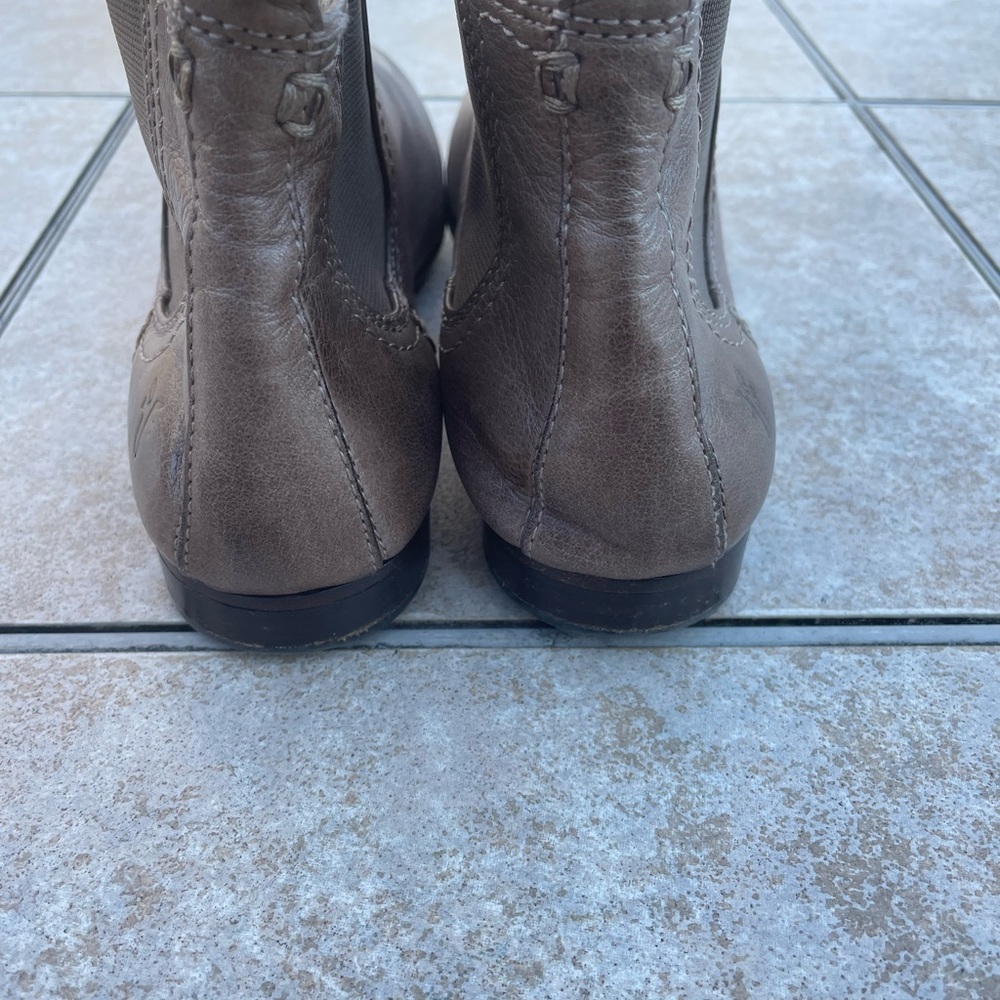 Frye Jillian Chelsea boots - Picture 4 of 11